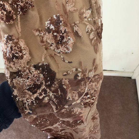 Elegant dress - Picture 6 of 8